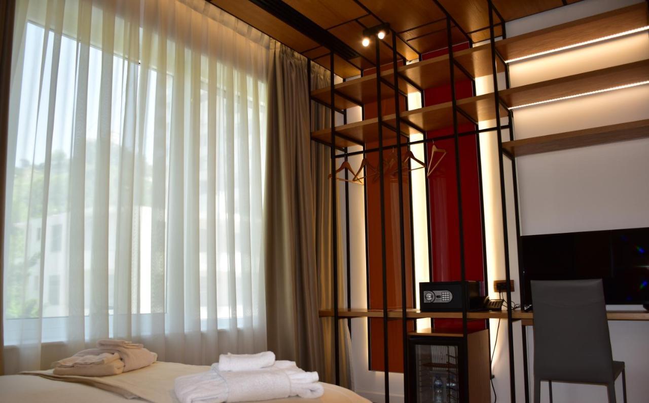 Hotel Ergi'S ดูร์เรส ภายนอก รูปภาพ