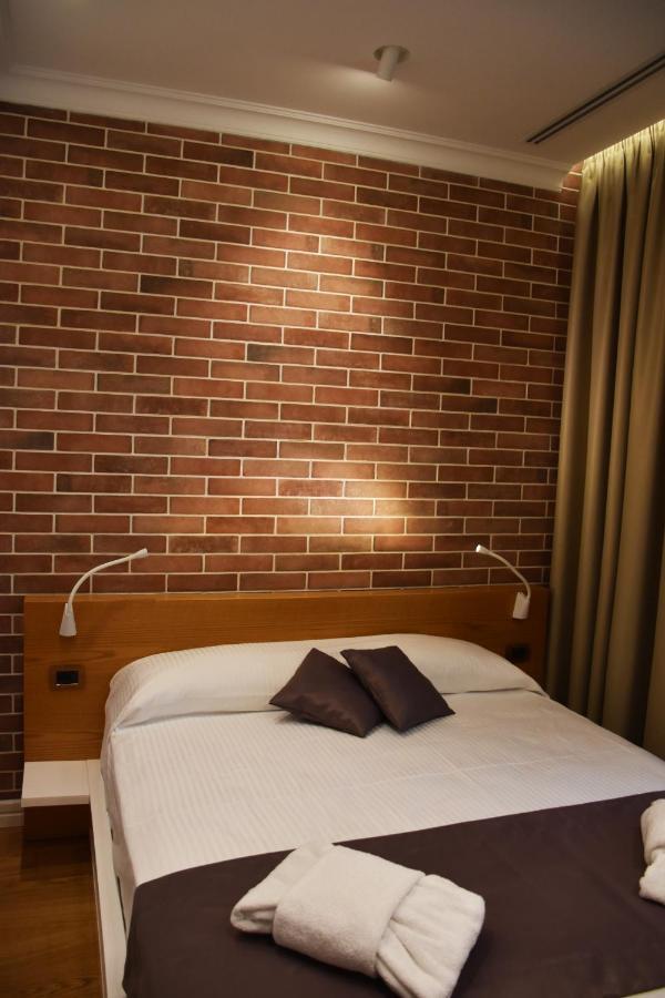 Hotel Ergi'S ดูร์เรส ภายนอก รูปภาพ