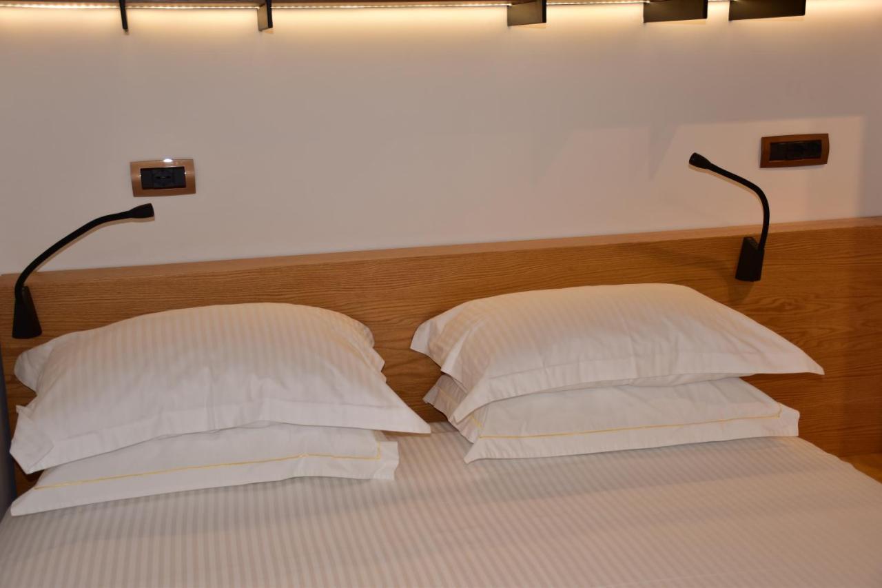 Hotel Ergi'S ดูร์เรส ภายนอก รูปภาพ